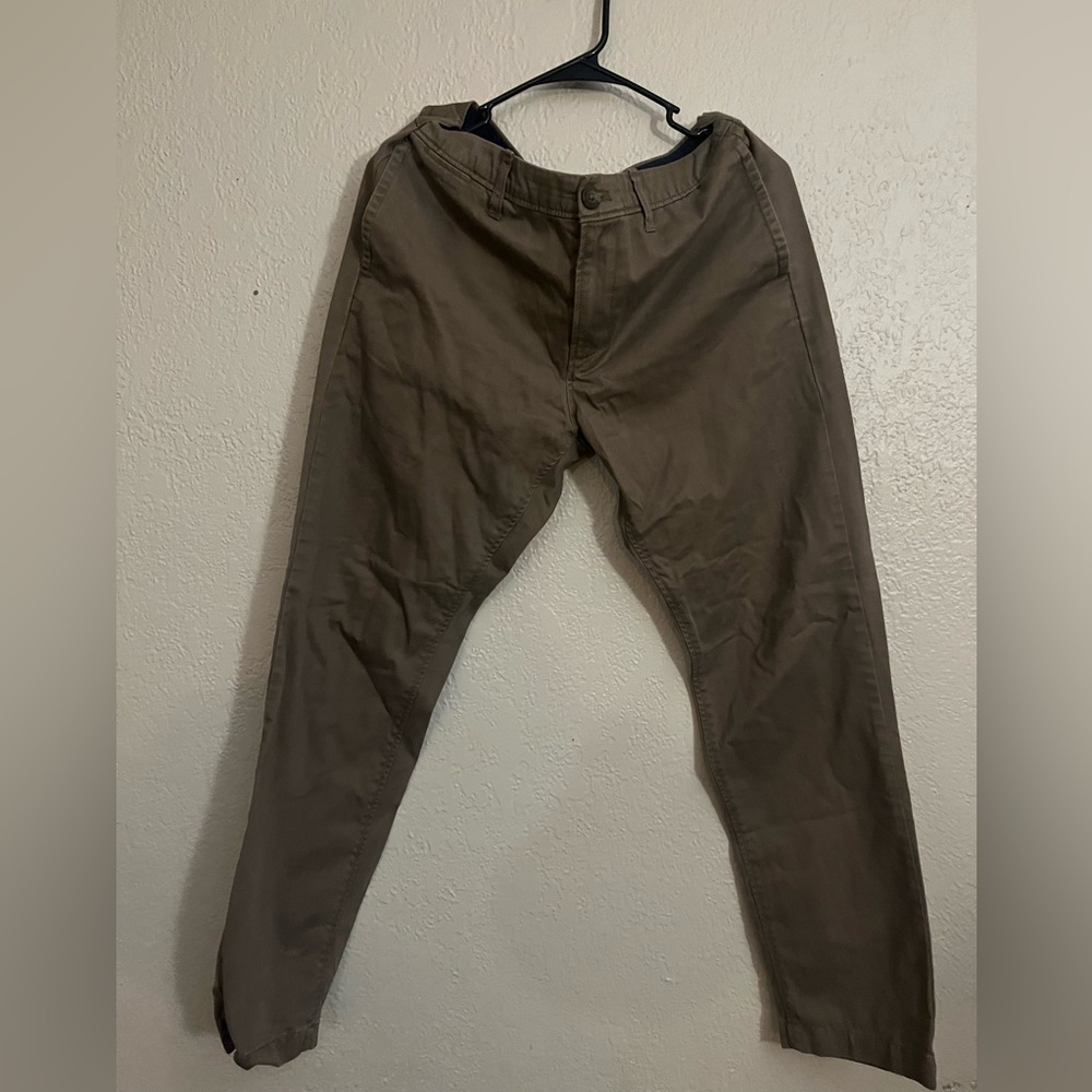 Men’s khaki pants